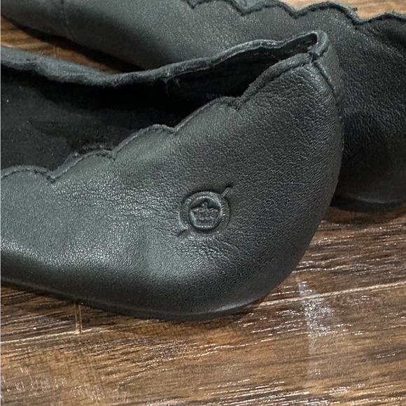 Born Women's Black Flat Shoes Size 8 1/2 M - Picture 6 of 16